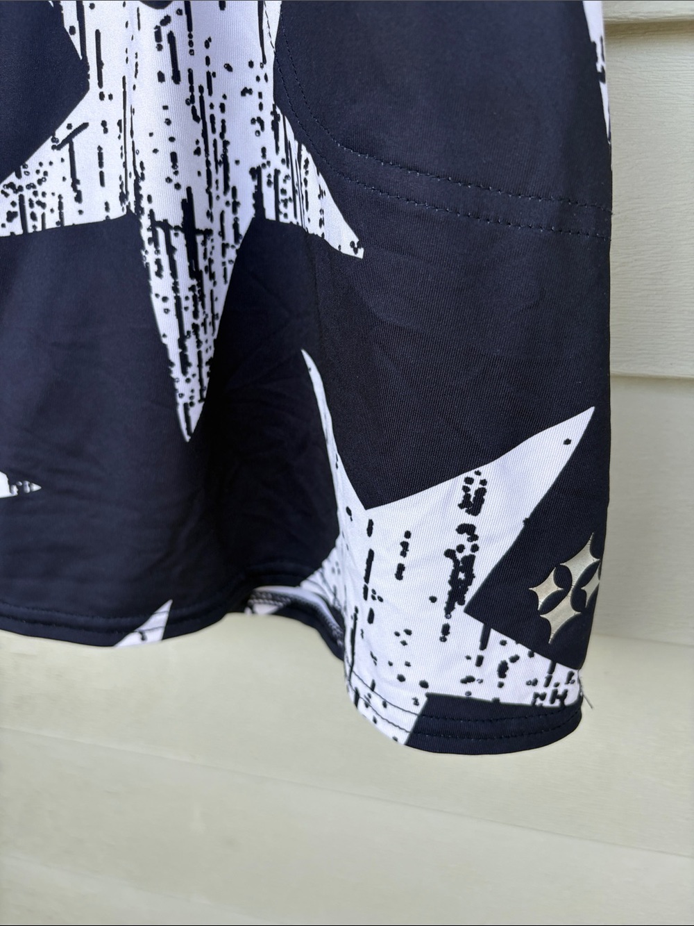 JoFit Women's Black and White Star Print Skirt. Size large. - Picture 2 of 4